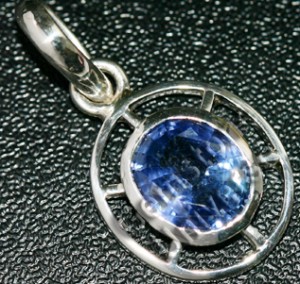 Blue Sapphire of 2.54 cts Gemstoneuniverse.com 2910e