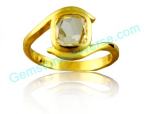 Natural Untreated Ceylon Yellow Saphire of 2.42 carats Gemstoneuniverse.com