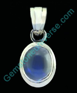 Natural Blue Moonstone of 4.65 Carats Gemstoneuniverse.com